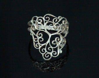 silver triangle filigree ring