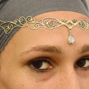 silver crown with Moonstone image 4