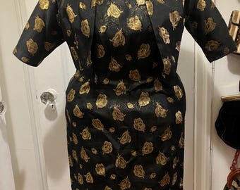 Vestido vintage de brocado de los años 50 con efecto ondulado y chaqueta corta, rosas doradas