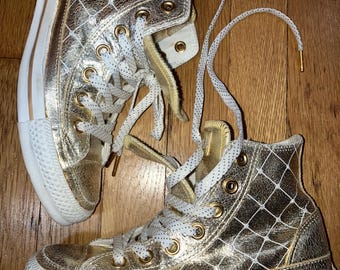 Gold leather Converse high tops with diamond tongue. Size 3.5