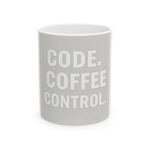 Peut inclure: Un mug en céramique gris clair avec le texte blanc CODE. COFFEE. CONTROL. imprimé dans une police sans empattement en gras. Le mug présente une forme cylindrique avec une finition lisse et un bord intérieur blanc, affichant le texte.