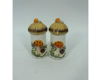Juego de salero y pimentero Merry Mushroom, estilo vintage de los años 70, de Sears Roebuck.