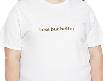 Koszulka unisex z haftem „Mniej, ale lepiej” | Minimalistyczna koszulka z typografią