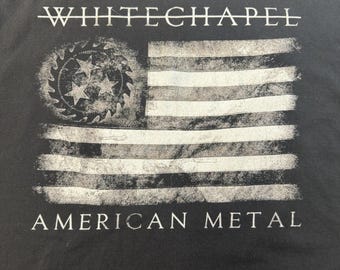 Camiseta negra con estampado gráfico de capilla blanca para hombre, American Metal