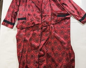 Bata de noche para mujer con diseño floral rojo y negro, color cabernet, nueva, con etiquetas.