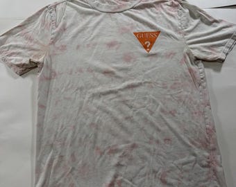 Camiseta GUESS Los Ángeles con teñido anudado, talla pequeña, para hombre, con medidas