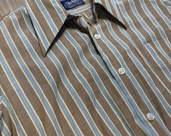 Camisa de hombre vintage estilo retro de los años 70, era disco, talla pequeña, de Cardani, con botones y rayas.