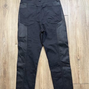 Pantalones de mujer Hudson Biker negros de talle alto, 26x21, cropped, estilo grunge y atrevidos. imagen 3