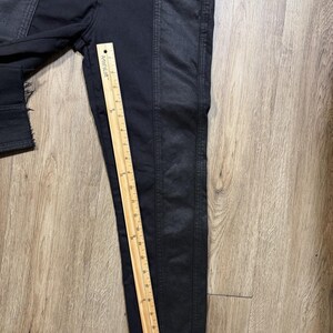 Pantalones de mujer Hudson Biker negros de talle alto, 26x21, cropped, estilo grunge y atrevidos. imagen 7