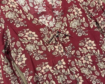 Top de mujer American Eagle con cuello en V y estampado floral, color rojo oscuro, talla M, estilo bohemio veraniego.