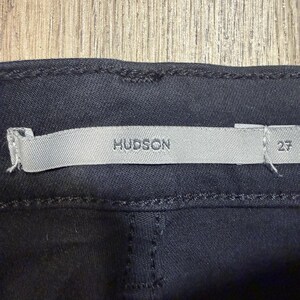 Pantalones de mujer Hudson Biker negros de talle alto, 26x21, cropped, estilo grunge y atrevidos. imagen 2
