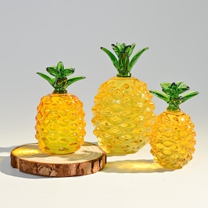 Statuetta di ananas in vetro realizzata a mano, mini decorazione a tema frutta tropicale, grazioso ornamento da scrivania/decorazione estiva per la casa/regalo di compleanno unico