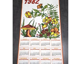 Calendario de pared vintage de fieltro de 1982 con lentejuelas, hongos y diseño floral.