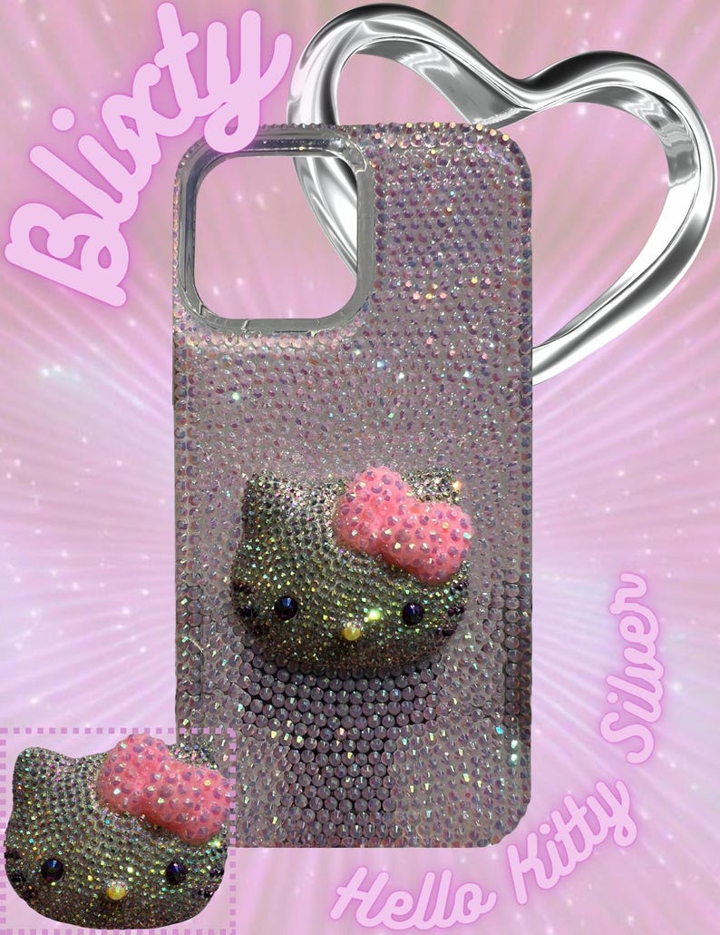 Puede incluir: Funda de tel&eacute;fono adornada con un dise&ntilde;o de Hello Kitty. La funda est&aacute; cubierta de pedrer&iacute;a plateada y presenta una cara de Hello Kitty en 3D con un lazo rosa. El fondo tiene el texto "Blixity" y "Hello Kitty Silver".
