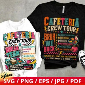Può includere: Una t-shirt bianca e una t-shirt nera, entrambe con un design grafico con il testo CAFETERIA CREW TOUR, un elenco di attività e illustrazioni di un cartone di latte, un panino, una mela rossa e una banana gialla su un vassoio.