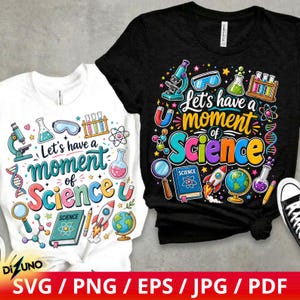 Puede incluir: Dos camisetas, una blanca y otra negra, con un gráfico colorido de temática científica. El diseño incluye el texto "Let's have a moment of Science" con ilustraciones de equipos de laboratorio y un globo terráqueo.