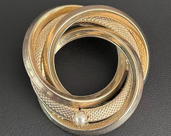Vintage Interlocking Circle Brooch Gold Tone Faux Pearl Textured Pin