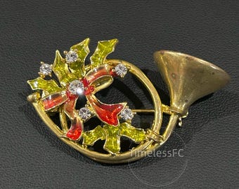 Broszka z waltornią w kolorze złotym w stylu vintage, ostrokrzew, emalia, kryształki, szpilka świąteczna