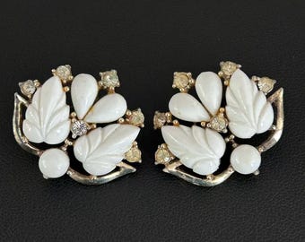 ヴィンテージジュエリー 1950年代 ホワイトミルクガラス リーフクリップオンイヤリング ミッドセンチュリー ブライダル