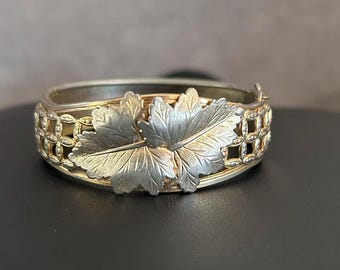 Pulsera tipo brazalete vintage de dos tonos con forma de hoja, estilo mediados de siglo.