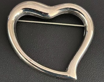Vintage 1980s Minimalist Open Heart Brooch Polished Silver Tone Pin