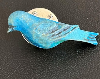 Biżuteria vintage, ręcznie rzeźbiona, malowana, drewniana, błękitnik szczęścia, szpilka do klapy w stylu ludowym
