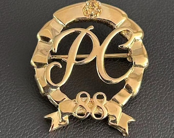 Broche vintage PC 88 con monograma, tono dorado, pin del Presidents Club de 1988