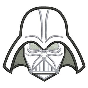 Könnte beinhalten: Gestickter Aufnäher mit dem Helm von Darth Vader aus Star Wars. Das Design verwendet weiße, schwarze und graue Fäden, um die charakteristische Maske und Helmform zu erzeugen. Ideal für Kleidung oder Bastelprojekte.