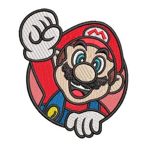 Pode incluir: Patch bordado com uma imagem de desenho animado de Mario, o icónico personagem de videojogos. O patch mostra Mario com um chapéu vermelho, macacão azul e um grande bigode. O patch é delineado a preto e tem um fundo branco.
