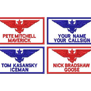 Puede incluir: Parches bordados con un diseño de águila estilizado y texto. Los parches rectangulares tienen bordes rojos o azules. El texto incluye nombres como "Pete Mitchell Maverick" y "Tom Kazansky Iceman".