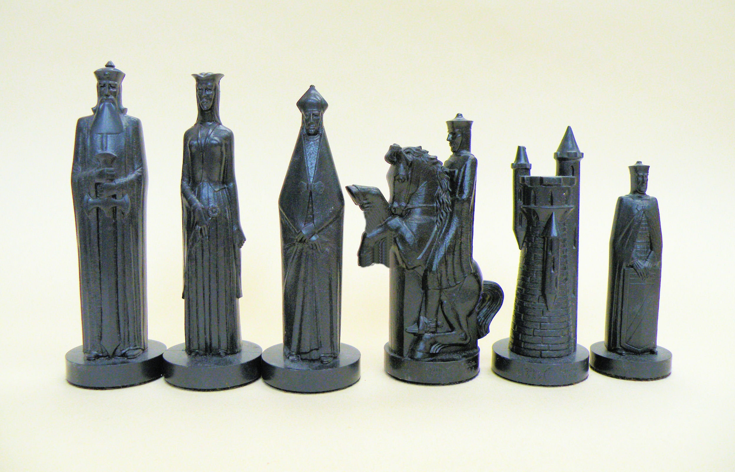 Chess Pieces Mold Set - PolyGlitter