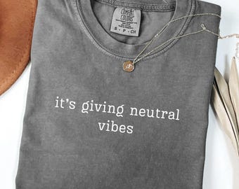 Comfort Colors Its Giving Personality Shirt, Trendy Aesthetic Quote Tee, Viral Style Gift