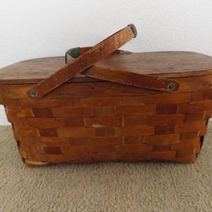 Old Vintage Picnic Basket - Etsy