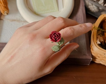 Handgebreide rozenring, verstelbare maat, handgemaakte bloemenring, gehaakt, rozenmotief, ring, natuurlijk sieraad, cadeau voor haar, Moederdagcadeau, op maat gemaakt, op bestelling gemaakt.