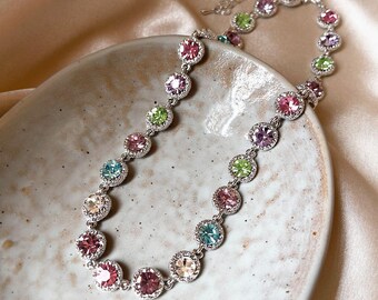 Kleurrijke kristallen choker ketting, gouden strass ketting, minimalistische elegante sieraden, korte halsketting, cadeau voor haar, feestelijke sieraden