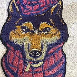 Geborduurd embleem van een rokende vos (35,5 cm) (grote strijkapplicatie - The Big Bad Woof)