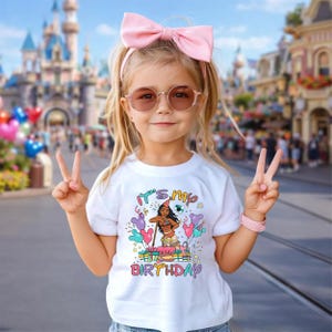 Komfortfarben Moana präsentiert, es ist mein Geburtstags-Shirt, Disney Moana Geburtstags-Micky-Luftballons-T-Shirt, Magic Kingdom Disneyland Urlaubs-Shirt Bild 6