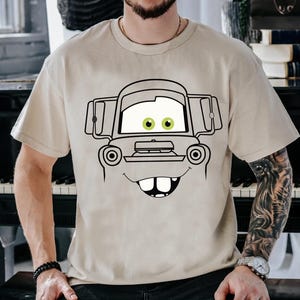 Retro Lightning McQueen Shirt, Disneyland Cars Land Costume Tee, Vintage Tow Mater Birthday Gift, California Adventure Family Group Trip bild 5