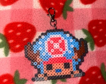 Chaveiro Chopper de One Piece feito com contas Perler
