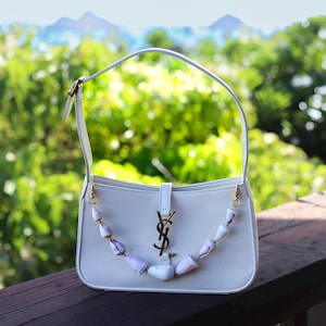 Conos de collar de flores hawaianos