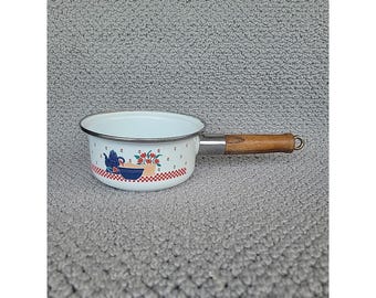 Vintage Betty Crocker Enamel Saucepan Tulip Kitchen Ware 1 qt Wood Handle