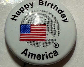 Pin vintage con botón de “Feliz Cumpleaños América” • Pin patriótico con la bandera de EE. UU.