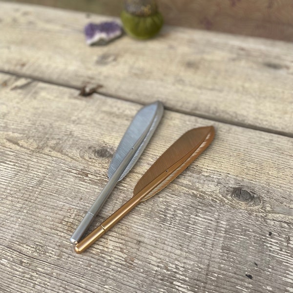 Quill Pen Gold or Silver Feather Pen Modern Writer Gift Teacher Back to School Party Favor Wedding Decor Wedding Favor Upscale Desk Decor