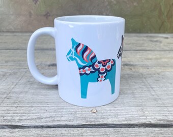 Dala Horse Coffee Cup Szwedzki Folk Art Ceramic Tea Cup Nordic Home Decor Prezent świąteczny dla miłośników koni Kuchnia Prezent Skandynawski Design