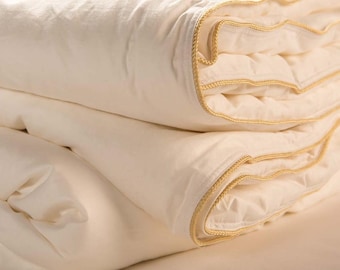 100% AAA Mulberry Silk Filled Duvet - Queen Size - All Season/Medium Weight.