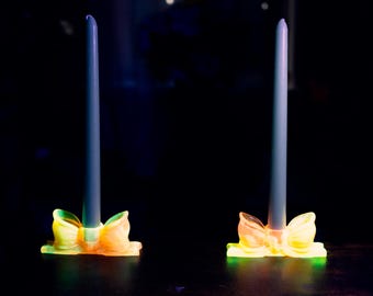 Portavelas con lazo que brilla en la oscuridad / Portavelas cónicos de resina hechos a mano / Soportes para velas decorativos de neón / Regalo único / Juego de 2