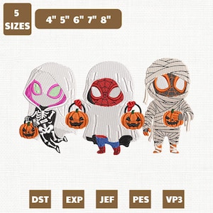 Puede incluir: Un diseño de bordado con tres personajes en disfraces de Halloween: un esqueleto con sábana de fantasma blanca, un superhéroe con sábana blanca y una momia. Cada personaje sostiene una calabaza naranja. Texto: 5 SIZES, 4" 5" 6" 7" 8", DST, EXP, JEF, PES, VP3.