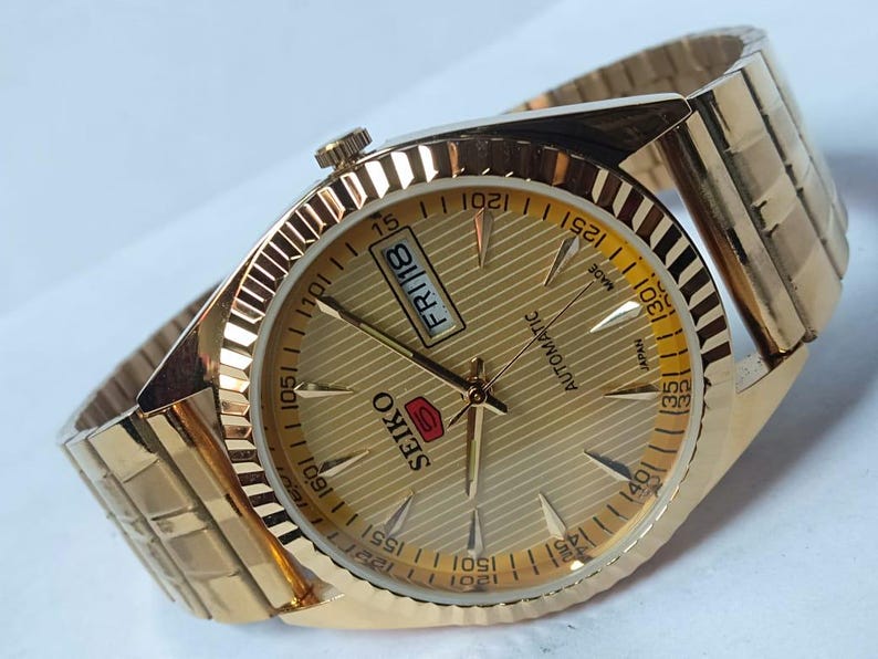 Vintage Seiko 5 Automatic Watch: Gold Dial, Japan Made, Day/Date image 5