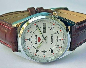 Seiko 5 Vintage Automatic White Dial Japan Made Day/Date For Men's Wrist Watch