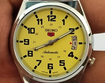 Vintage Seiko 5 Automatic Watch, Yellow Dial, Japan Made, Day/Date